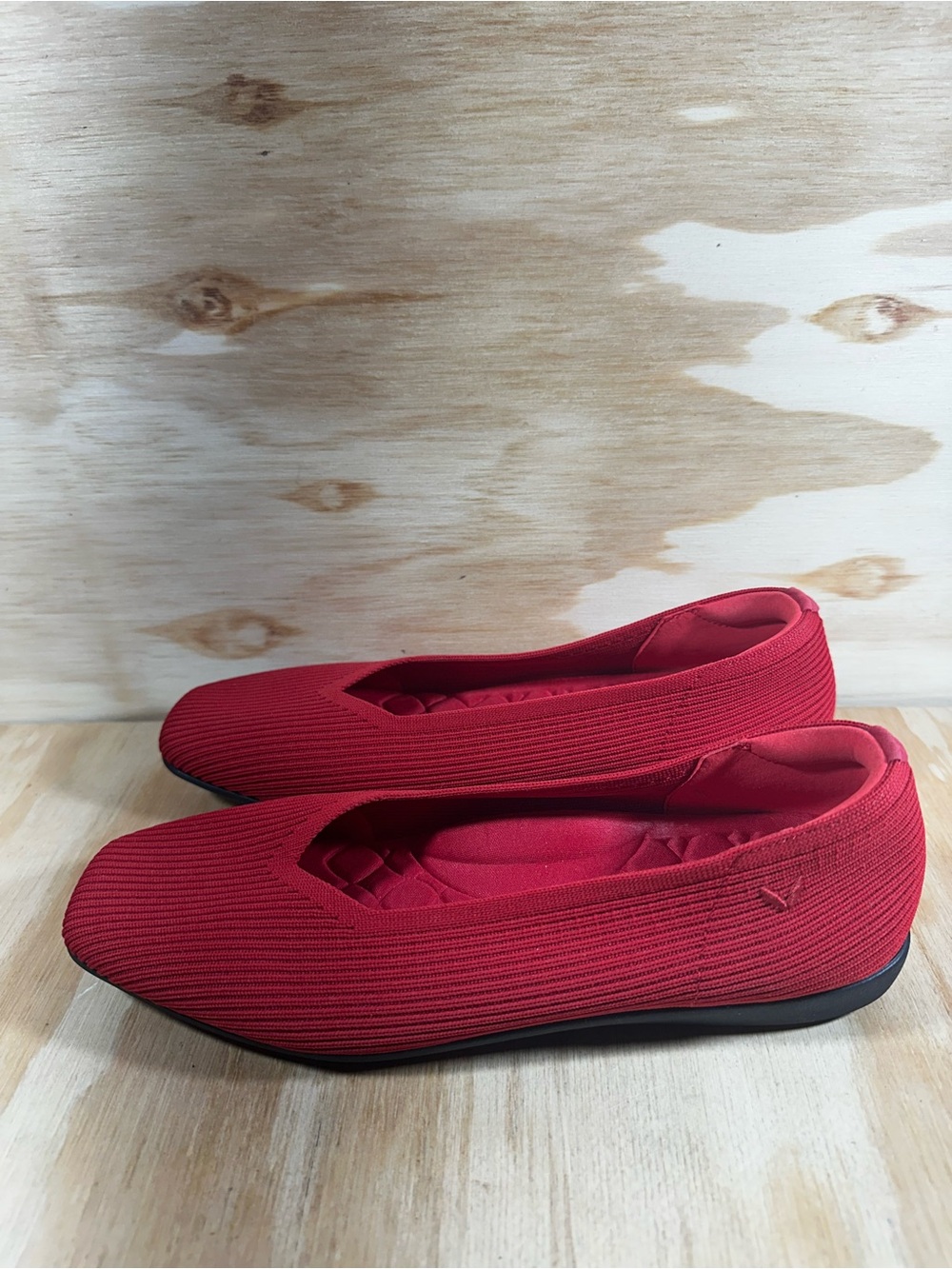 Vivaia  Red Slip-On Knit Flats Women’s Size 7.5